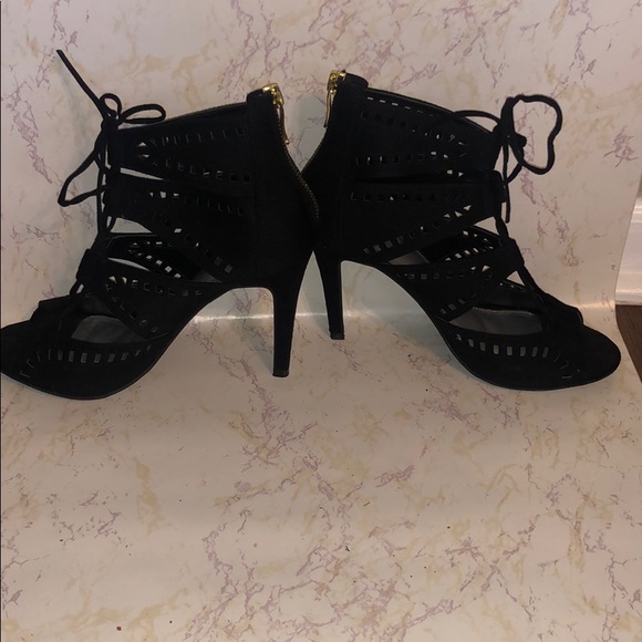 Black pumps - Picture 2 of 4